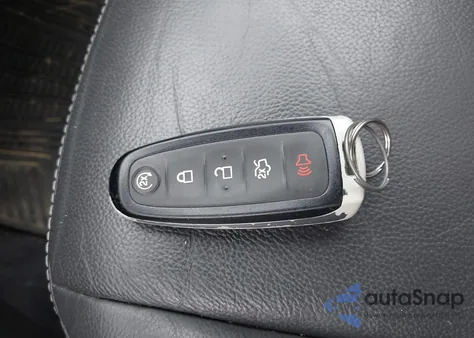 2016 Ford Escape Titanium из США, поврежденный, VIN 1FMCU9J92GUA47743